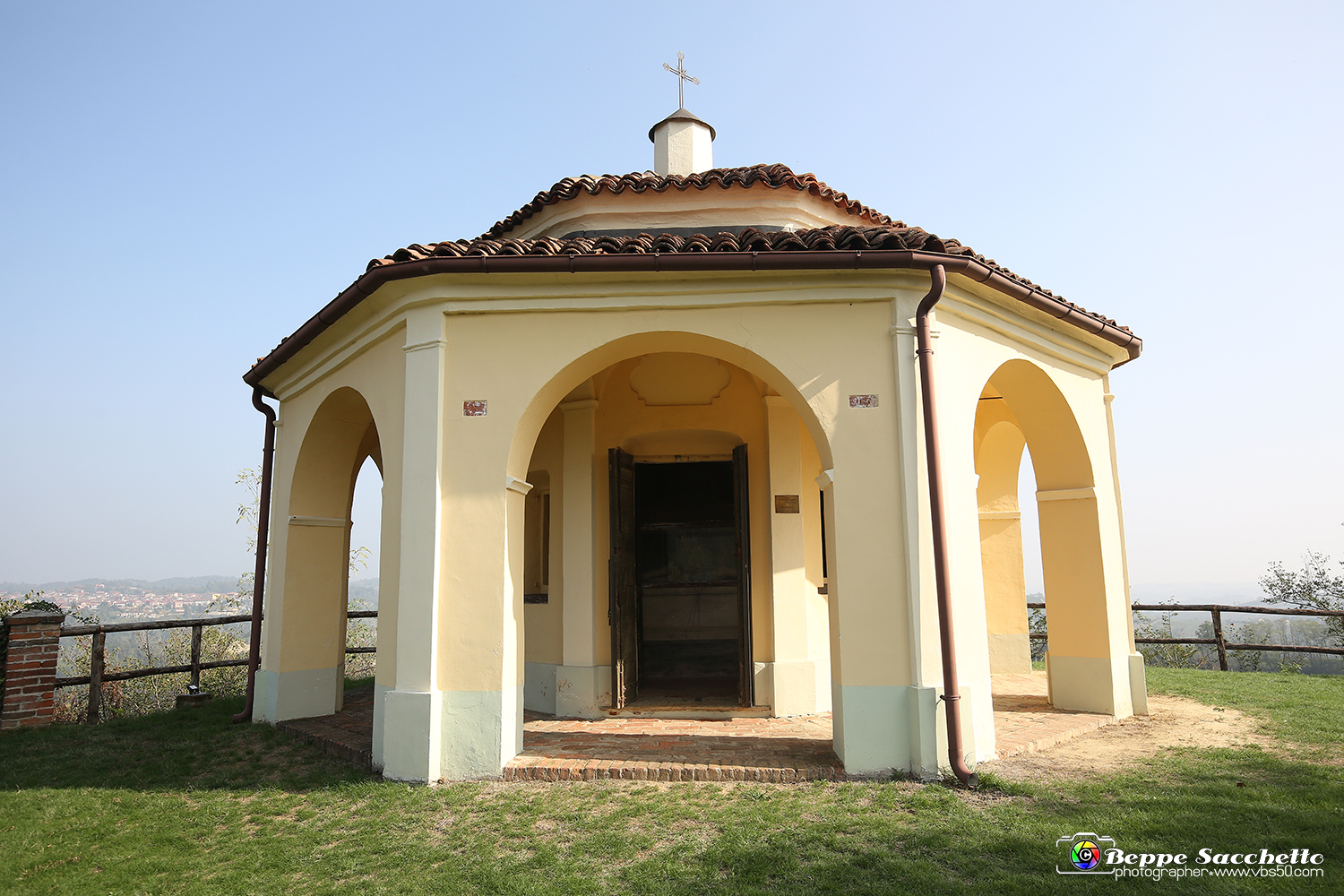 VBS_6805 - I Piloni della Via Crucis del Sacro Monte di Montà d'Alba.jpg